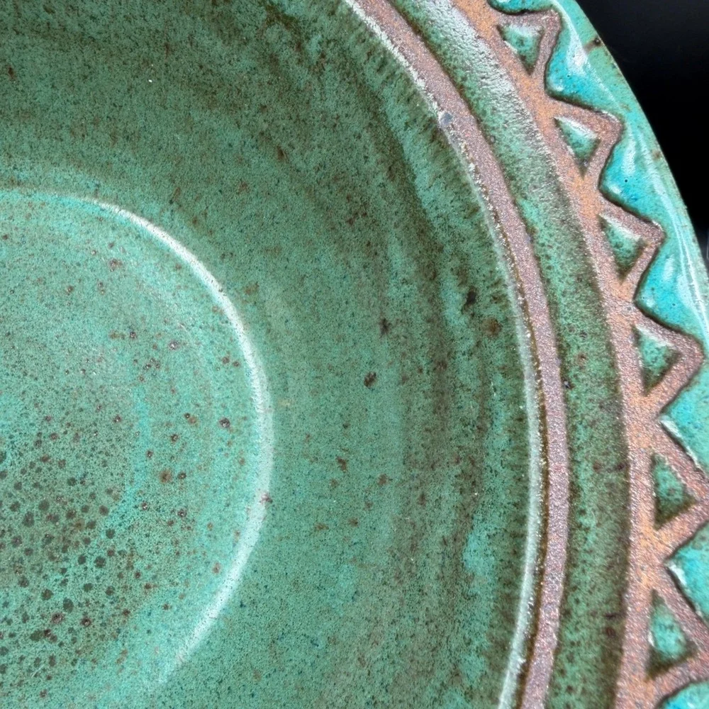 Viana Studio Pottery Green Glaze Speckled Serving Bowl Dish Signed 10.5‎ Inch
